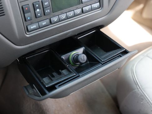 Used 2006 Lincoln Town Car Signature image 35