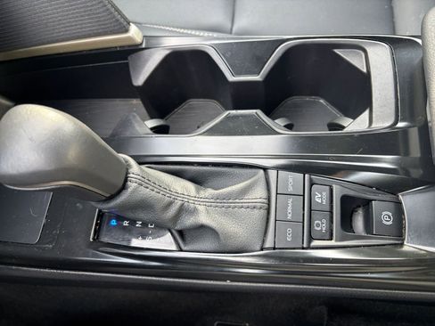 Used 2025 Toyota Camry SE image 39