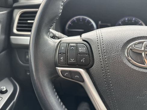 Used 2019 Toyota Highlander SE AWD/4WD image 9