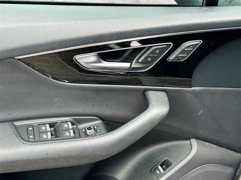 Used 2018 Audi Q7 3.0T Prestige image 19