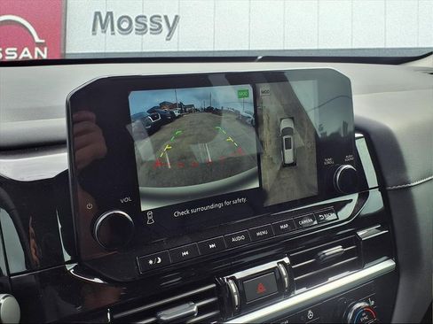 New 2025 Nissan Pathfinder SL image 16