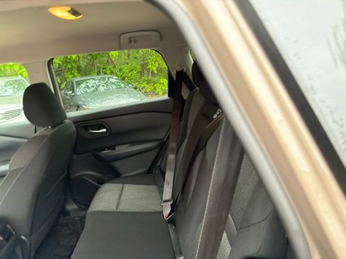 Used 2025 Nissan Rogue SV AWD/4WD image 18