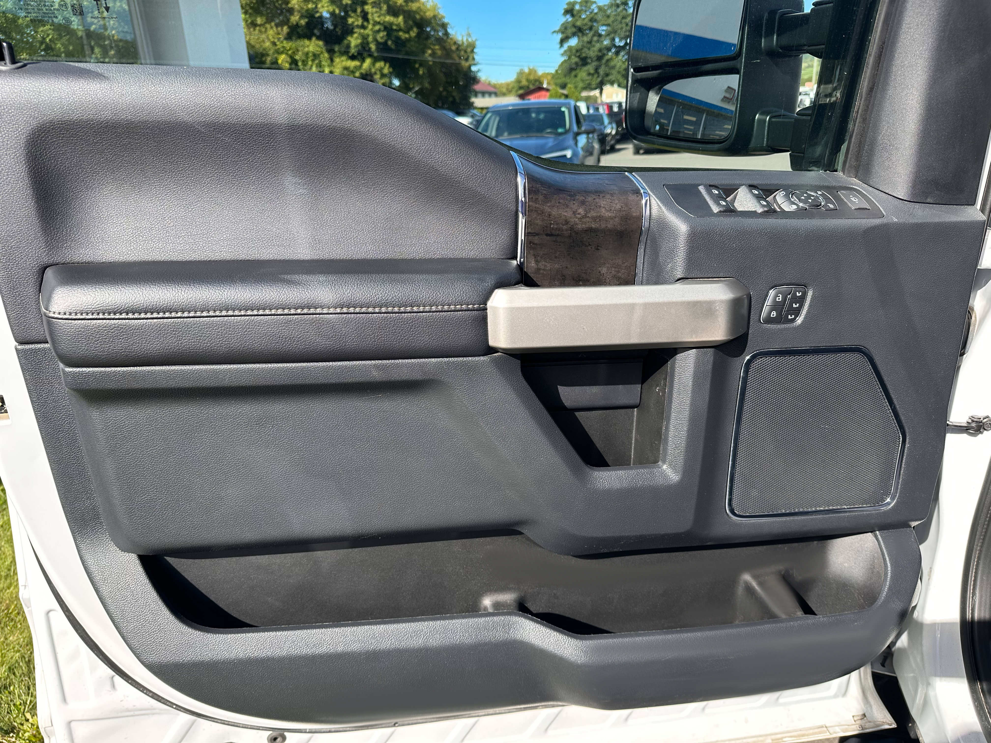 Used 2022 Ford F250 Lariat w/ Lariat Ultimate Package AWD/4WD image 17