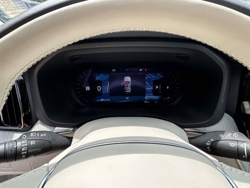 Certified 2025 Volvo XC60 B5 Plus AWD/4WD image 24