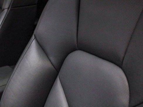 Certified 2025 Porsche Macan image 21