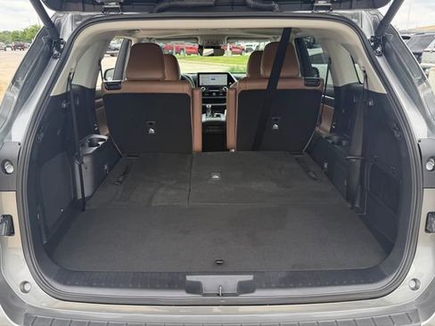 Used 2025 Toyota Highlander Limited AWD/4WD image 29