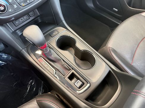 Used 2022 Chevrolet Equinox RS w/ RS Leather Package FWD image 17