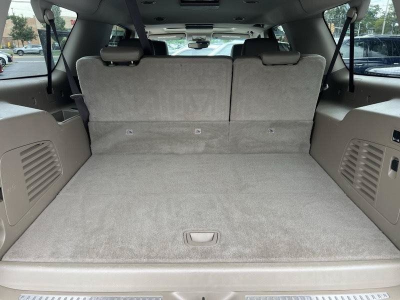 Used 2018 Chevrolet Suburban Premier AWD/4WD image 10