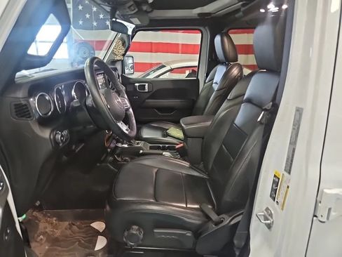 Used 2021 Jeep Wrangler Unlimited Sahara AWD/4WD image 5