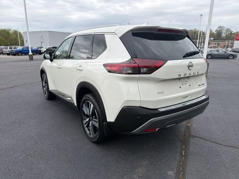 Used 2023 Nissan Rogue SL image 3
