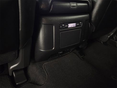 Used 2021 Nissan Armada SV w/ SV Appearance Package image 27