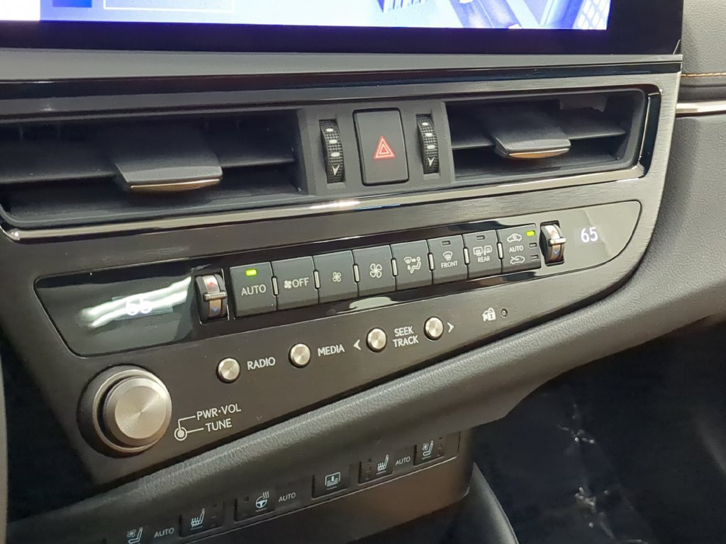 Used 2023 Lexus ES 350 Ultra Luxury w/ Accessory Package (Z2) FWD image 27