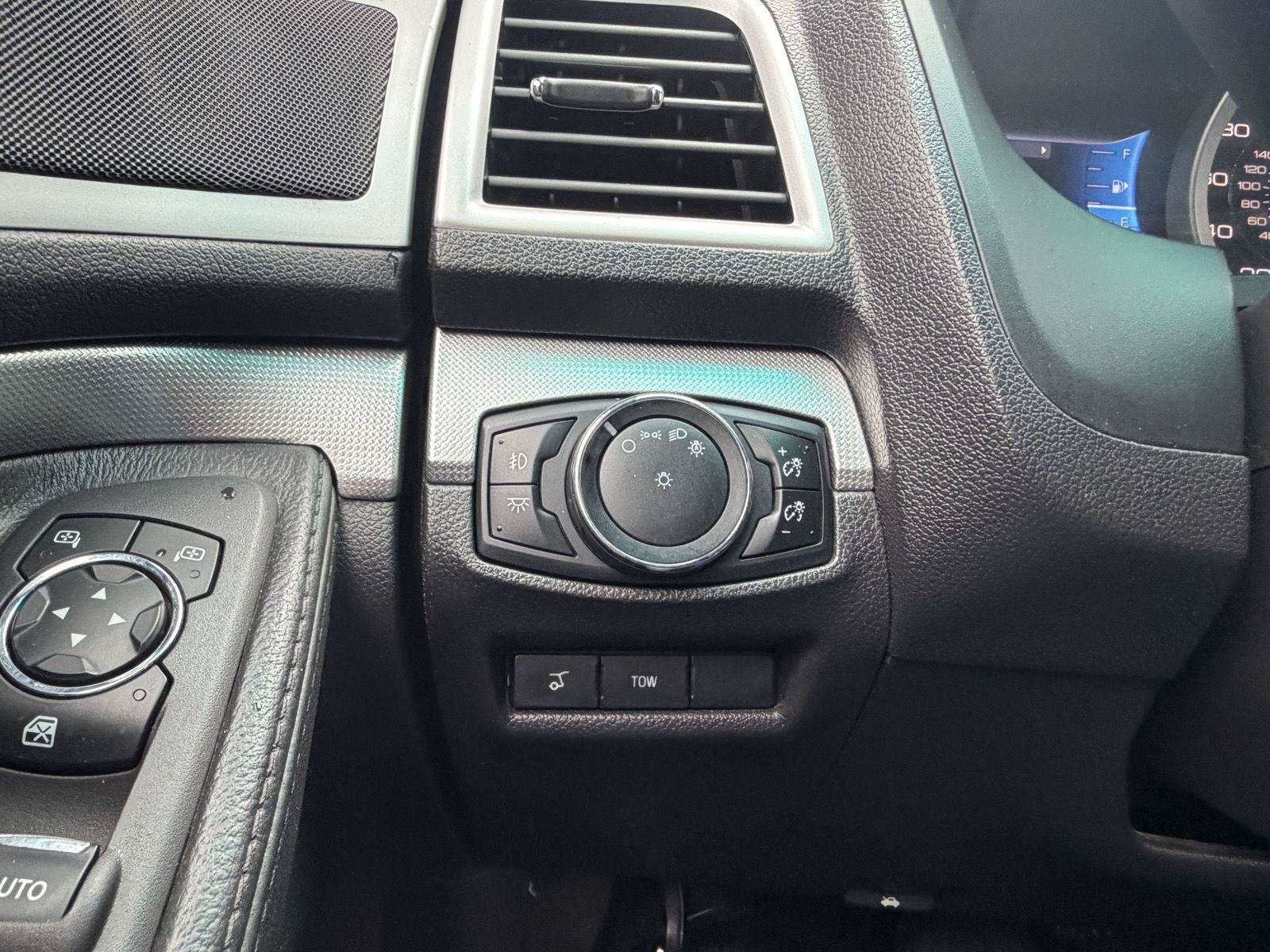 Used 2014 Ford Explorer XLT w/ Equipment Group 202A FWD image 15