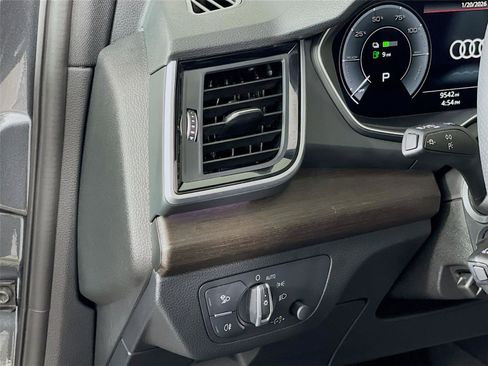 Used 2025 Audi Q5 e Premium Plus w/ Premium Plus Package image 15