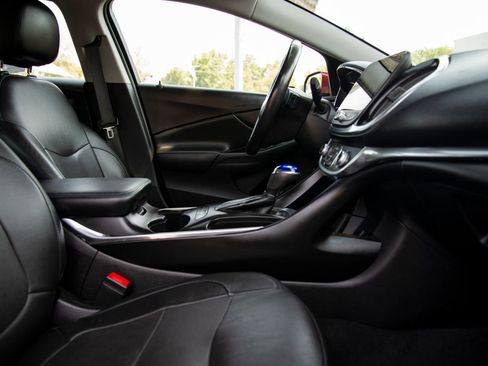 Used 2018 Chevrolet Volt Premier w/ Driver Confidence Package FWD image 17