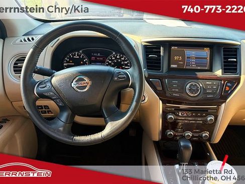 Used 2016 Nissan Pathfinder SL AWD/4WD image 7