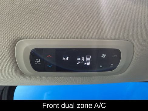Used 2023 Chrysler Pacifica Touring-L FWD image 11