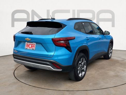 Used 2025 Chevrolet Trax LT FWD image 14