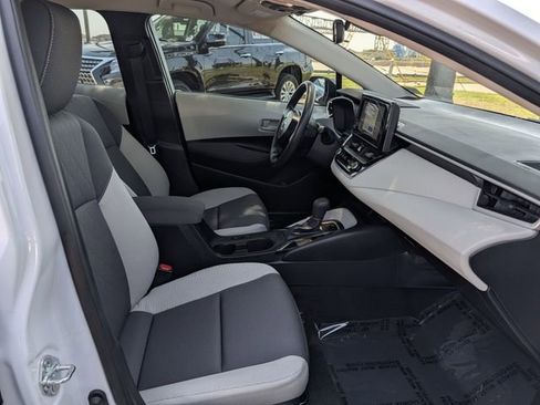 Used 2025 Toyota Corolla LE w/ Convenience Package FWD image 31