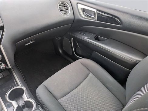 Used 2020 Nissan Pathfinder SV image 17
