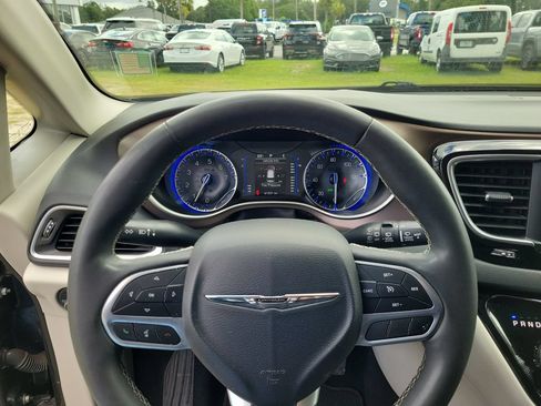 Used 2023 Chrysler Voyager LX FWD image 29