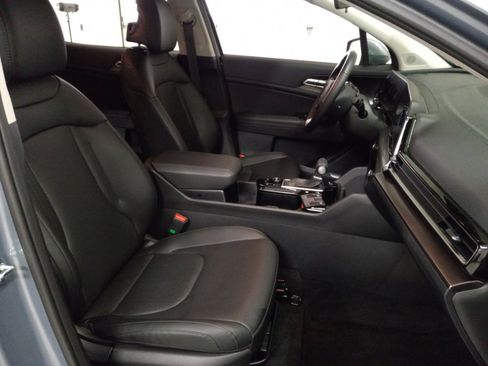 Certified 2025 Kia Sportage EX image 19