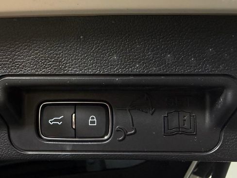Used 2023 Ford Explorer XLT AWD/4WD image 12