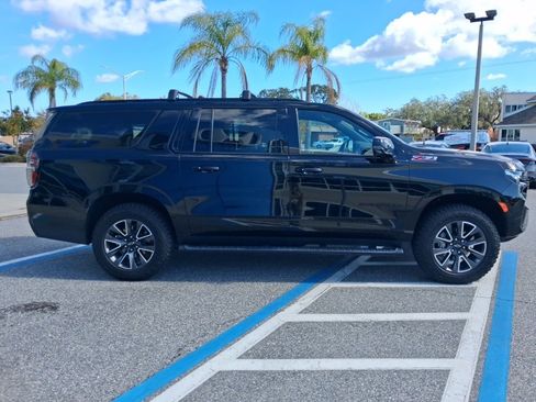 Used 2023 Chevrolet Suburban Z71 w/ Luxury Package image 4