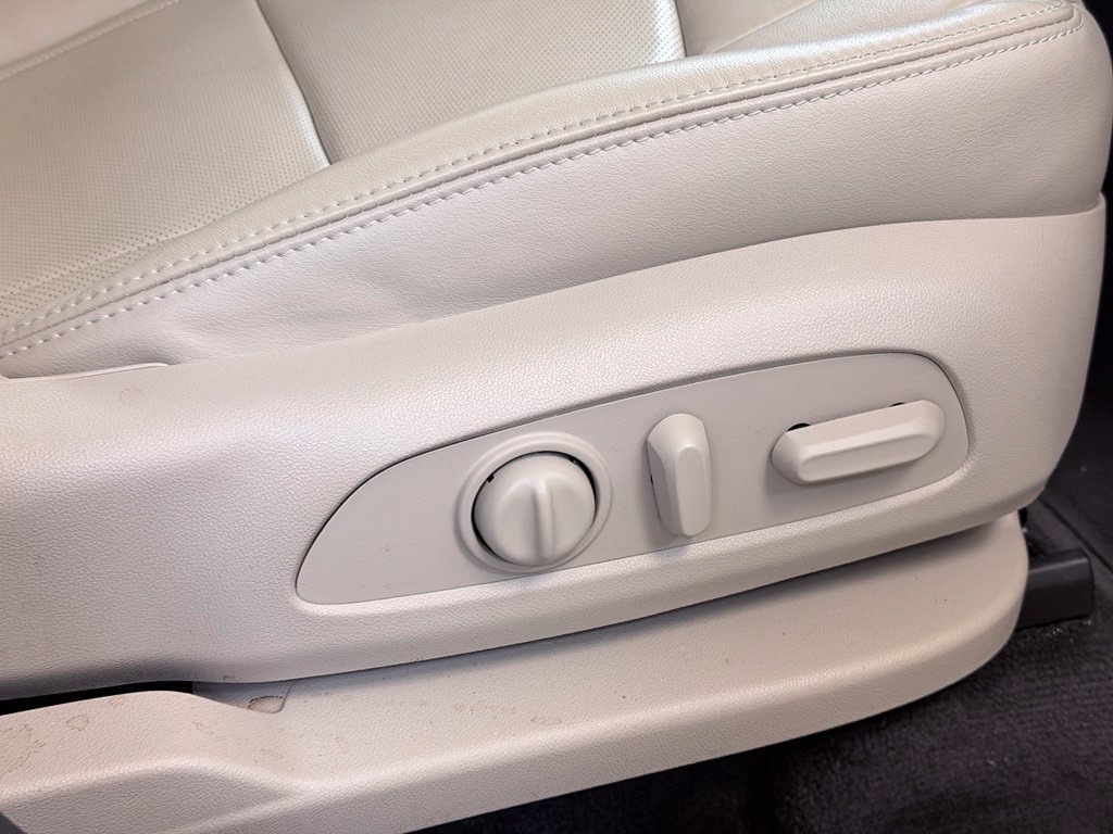 Used 2020 Buick Enclave Essence w/ Sound and Sites Package FWD image 40
