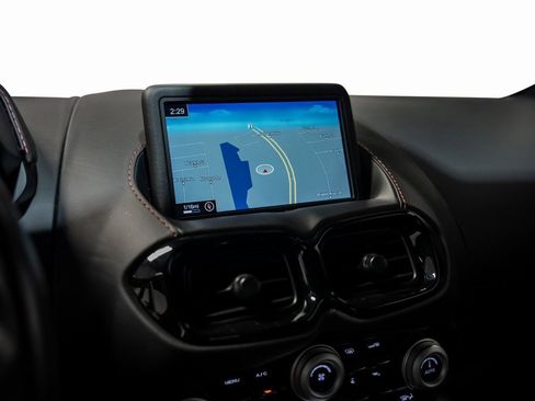 Used 2020 Aston Martin V8 Vantage Coupe image 42