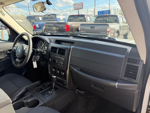 Used 2011 Jeep Liberty Sport image 13