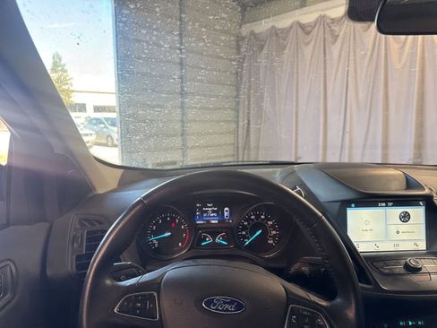 Used 2019 Ford Escape SEL image 23