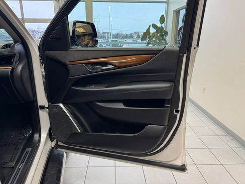 Used 2017 Cadillac Escalade Premium Luxury image 15