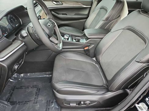 New 2026 Jeep Grand Cherokee Altitude image 16