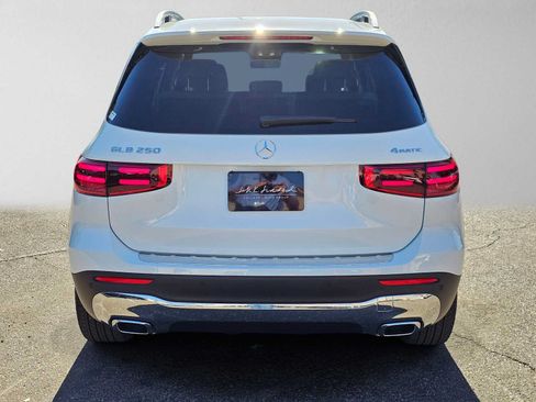 Used 2026 Mercedes-Benz GLB 250 4MATIC image 4