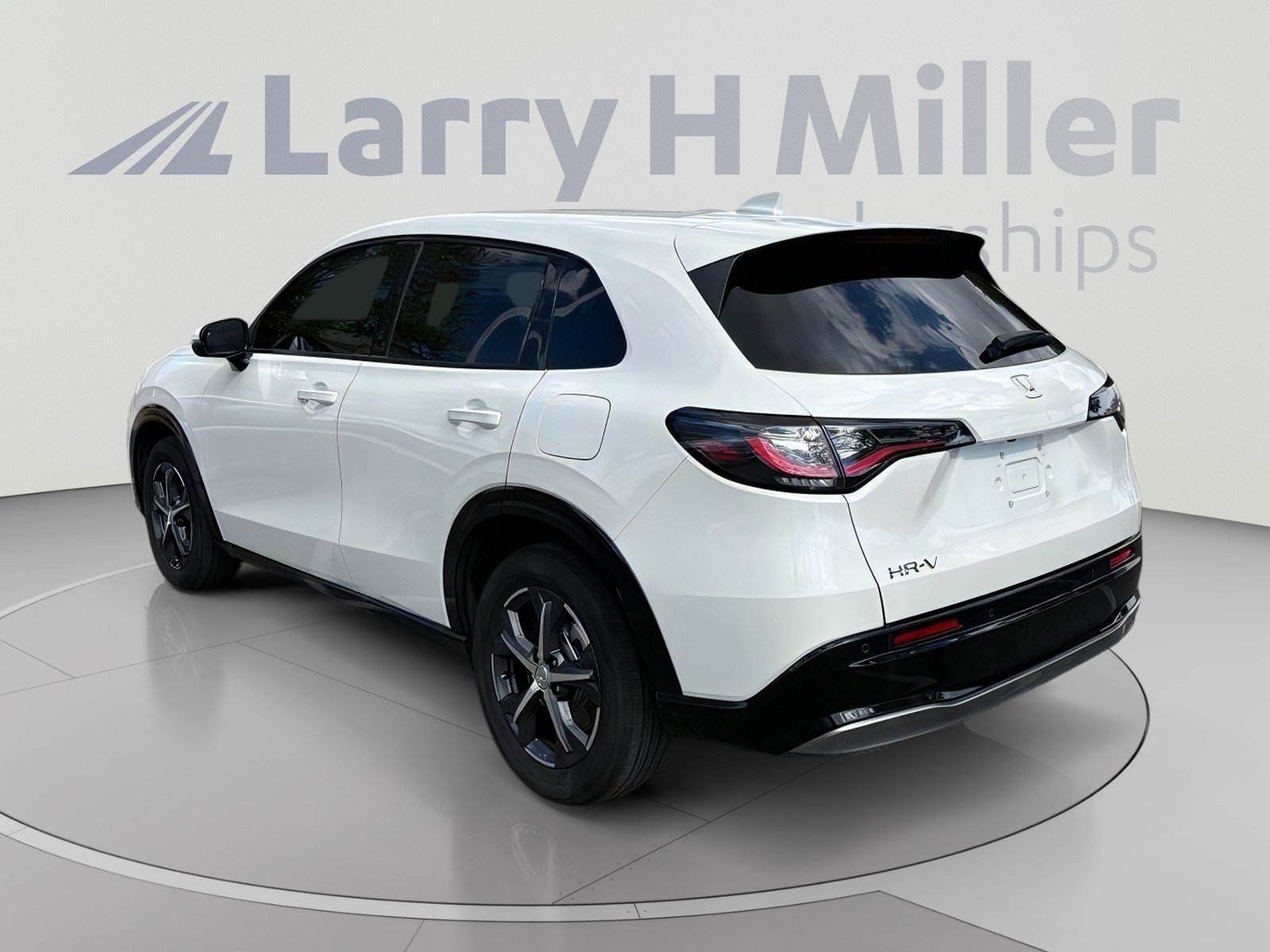 Used 2025 Honda HR-V EX-L image 3