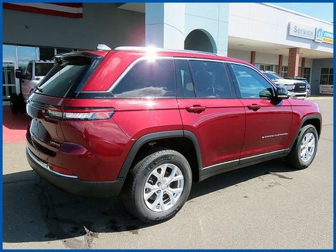 Used 2023 Jeep Grand Cherokee Limited image 7