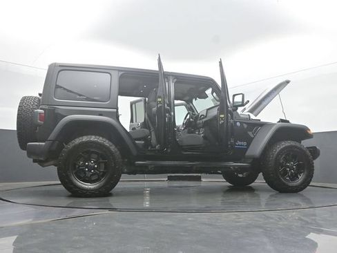 Used 2024 Jeep Wrangler Unlimited AWD/4WD image 59