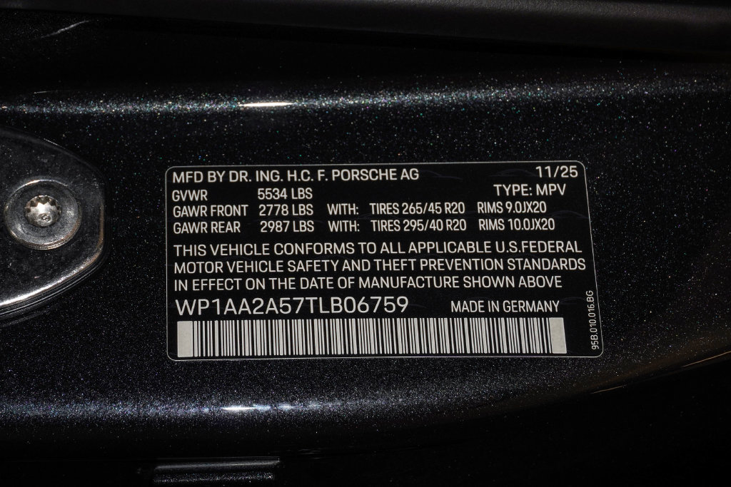 Certified 2026 Porsche Macan AWD/4WD image 30