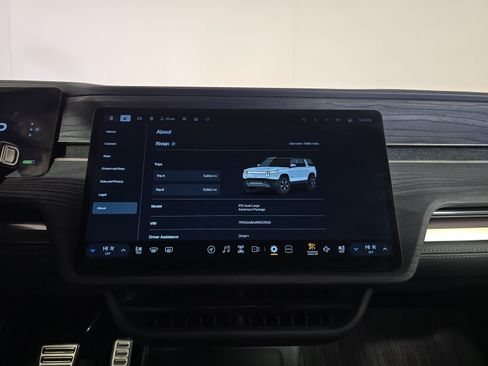 Used 2024 Rivian R1S Adventure AWD/4WD image 29