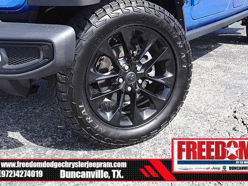 Used 2025 Jeep Gladiator Sport AWD/4WD image 9