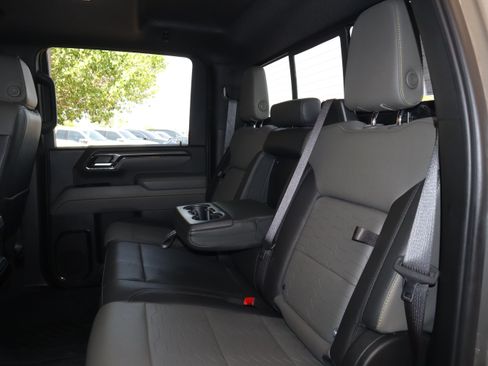 Used 2024 Chevrolet Silverado 2500 ZR2 w/ Technology Package AWD/4WD image 38