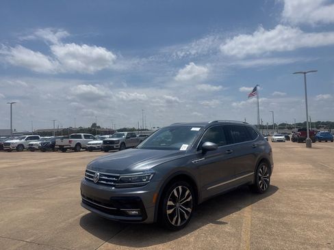 Used 2020 Volkswagen Tiguan SEL Premium R-Line w/ 3rd Row Seat Package AWD/4WD image 9