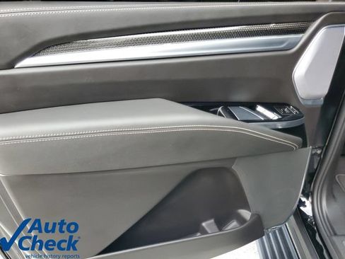 Certified 2025 Cadillac Escalade ESV V AWD/4WD image 17