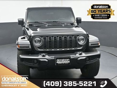 Used 2025 Jeep Gladiator Overland AWD/4WD image 3
