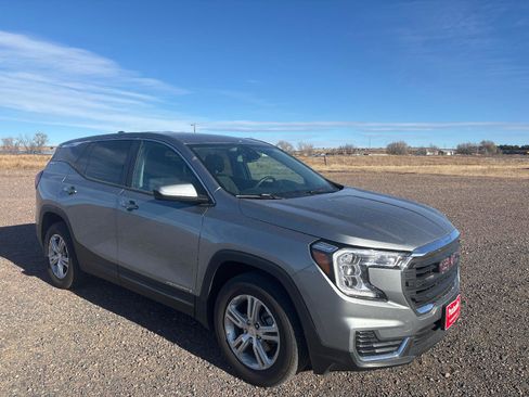 Used 2024 GMC Terrain SLE image 11