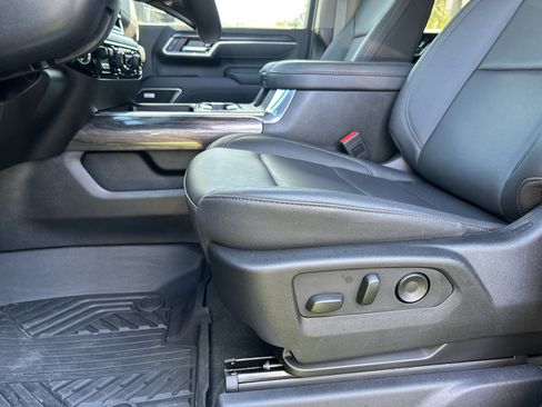 Used 2025 Chevrolet Silverado 2500 LTZ w/ LTZ Convenience Package image 13