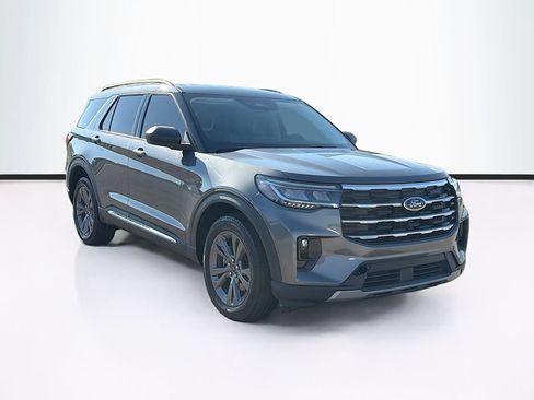 Certified 2025 Ford Explorer Active w/ Active Comfort Package AWD/4WD image 3