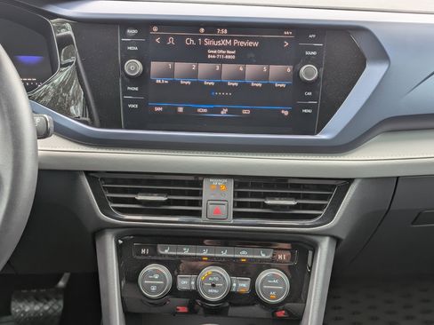 Used 2024 Volkswagen Taos SE image 25