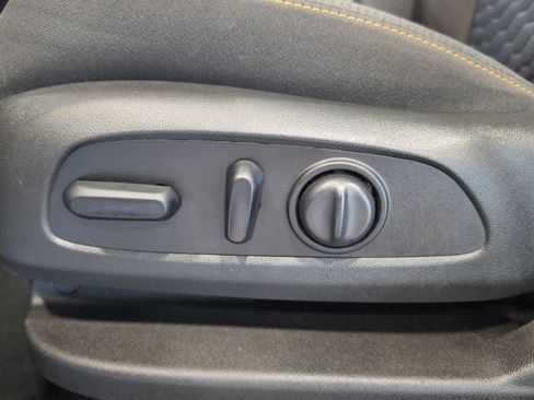 Used 2021 Chevrolet Equinox LT FWD image 16
